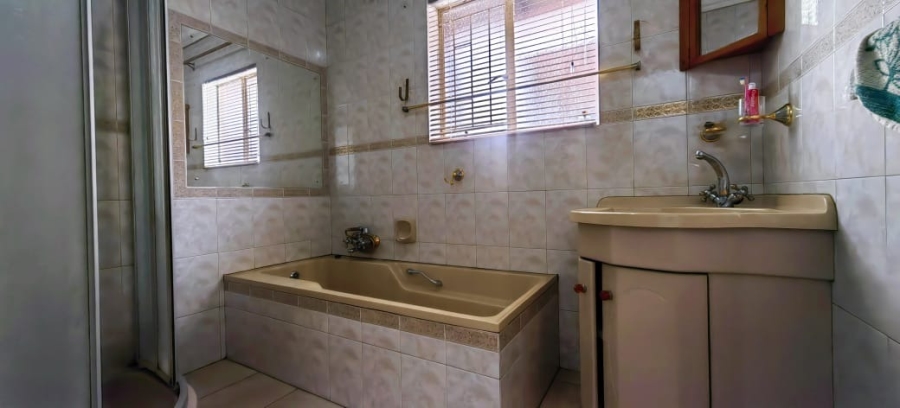 4 Bedroom Property for Sale in Miederpark North West